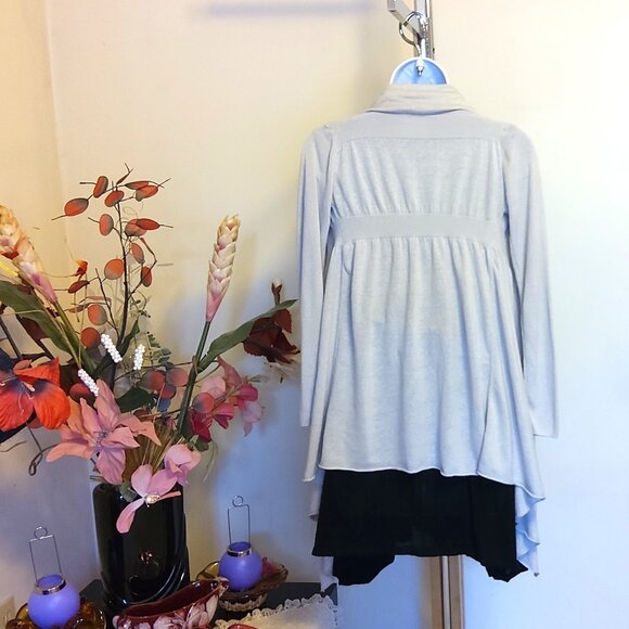 NWOT Princess Goes Hollywood Women's High Quality Silver Cardigan Sweater Jacket - Picture 7 of 8